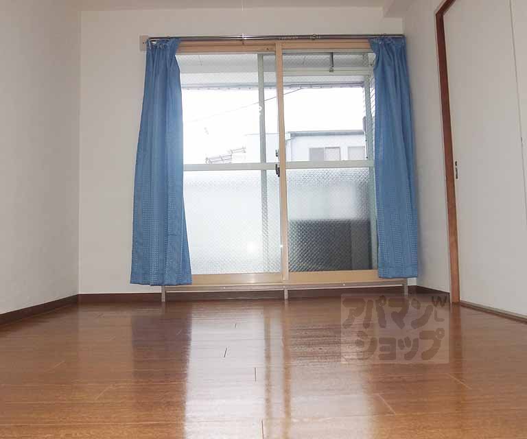レジデンス東山の居間写真