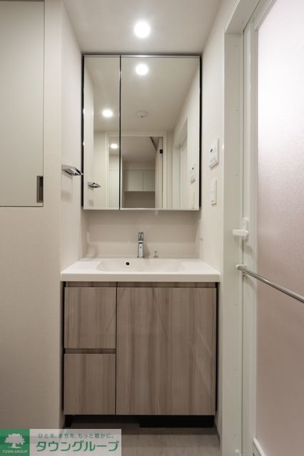 洗面設備　※写真は同タイプ住戸です。