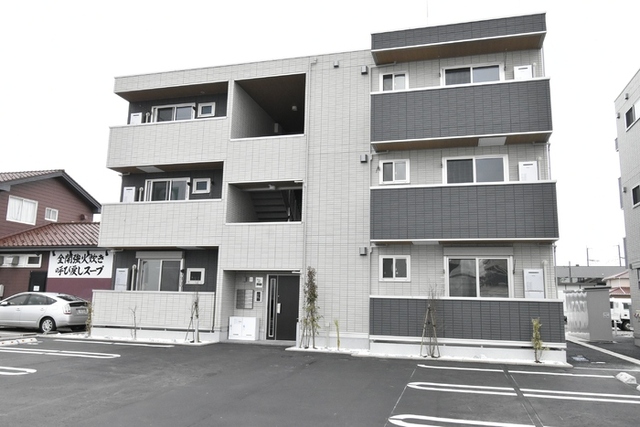 上越新幹線 新潟駅 バス乗車時間：13分 最寄りバス停で下車 徒歩5分 築3年