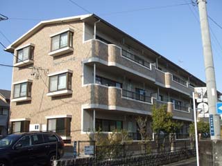 静岡市駿河区中田本町のマンションの建物外観
