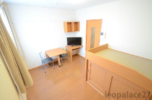 居室・リビング　備品や設備仕様は号室等により異なります現地をご確認下さい。