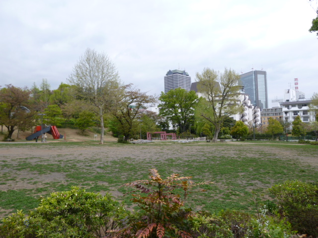 【ピアース赤坂の公園】