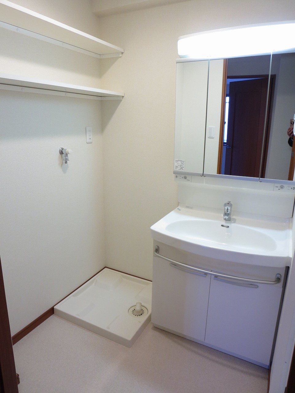 洗面設備　写真は同物件　別部屋のもの