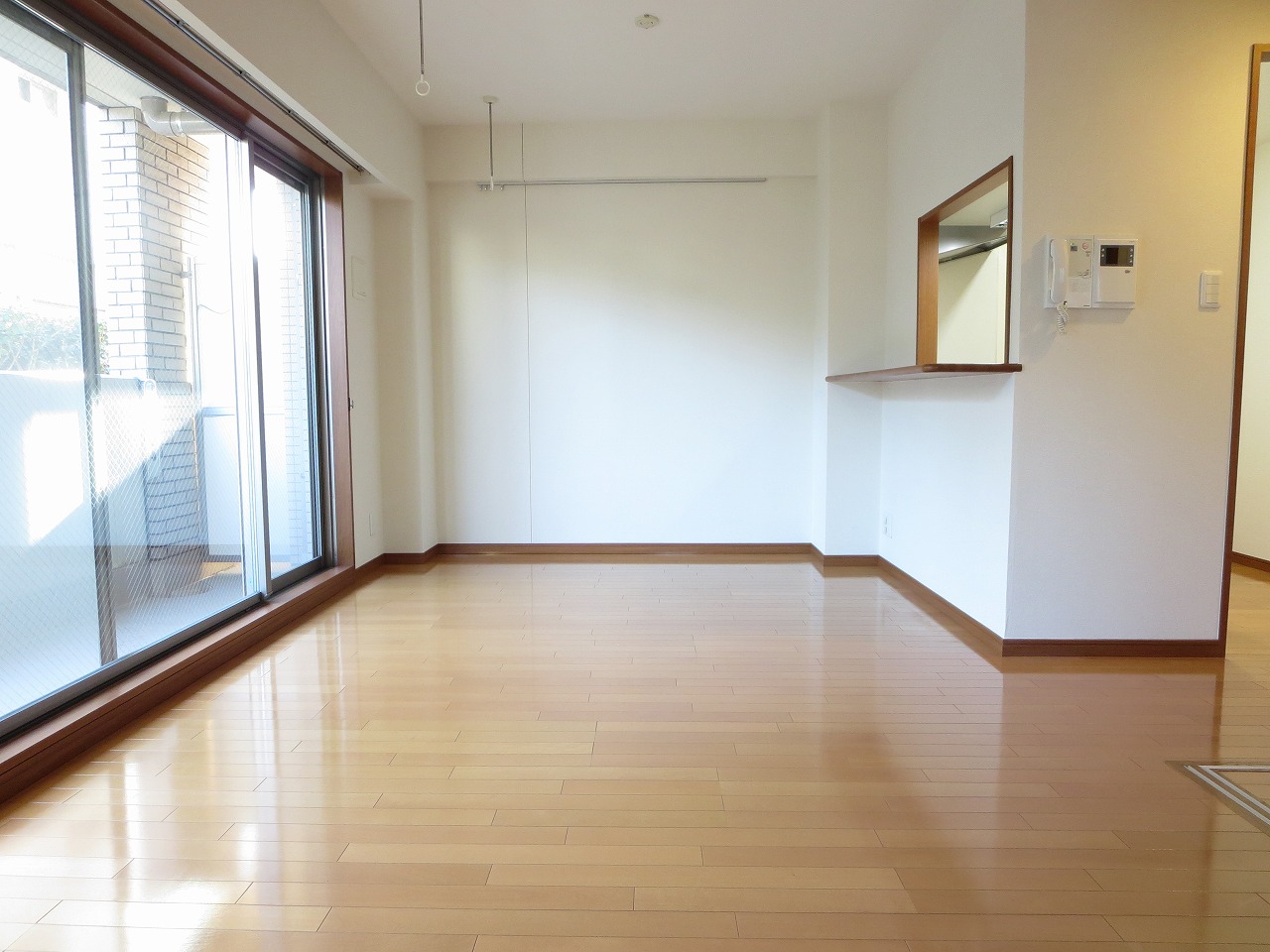 居室・リビング　写真は同物件　別部屋のもの