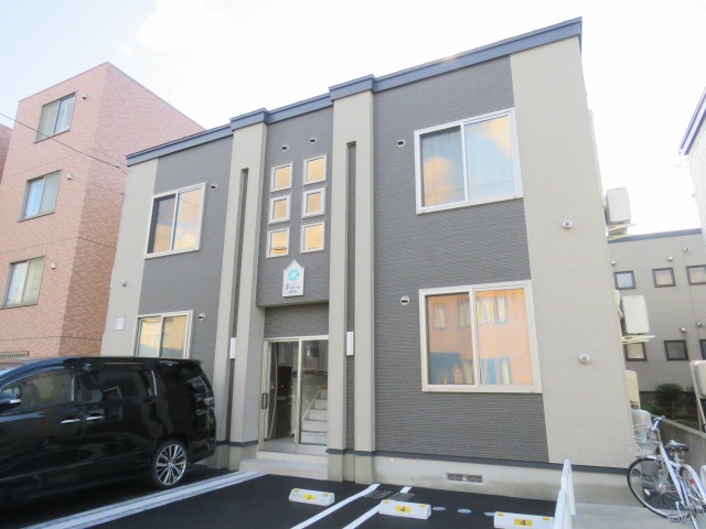 建物外観　JR白石駅がとても近いです♪陽当たり良好のお部屋です♪