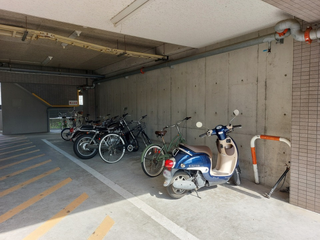 【松山市宮田町のマンションの駐車場】