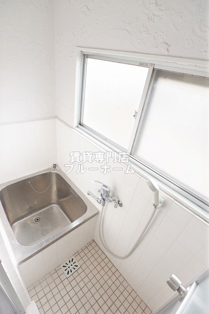 バス・シャワールーム　窓付で明るいお風呂！