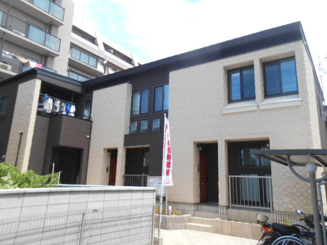 堺市西区浜寺船尾町西のアパートの建物外観