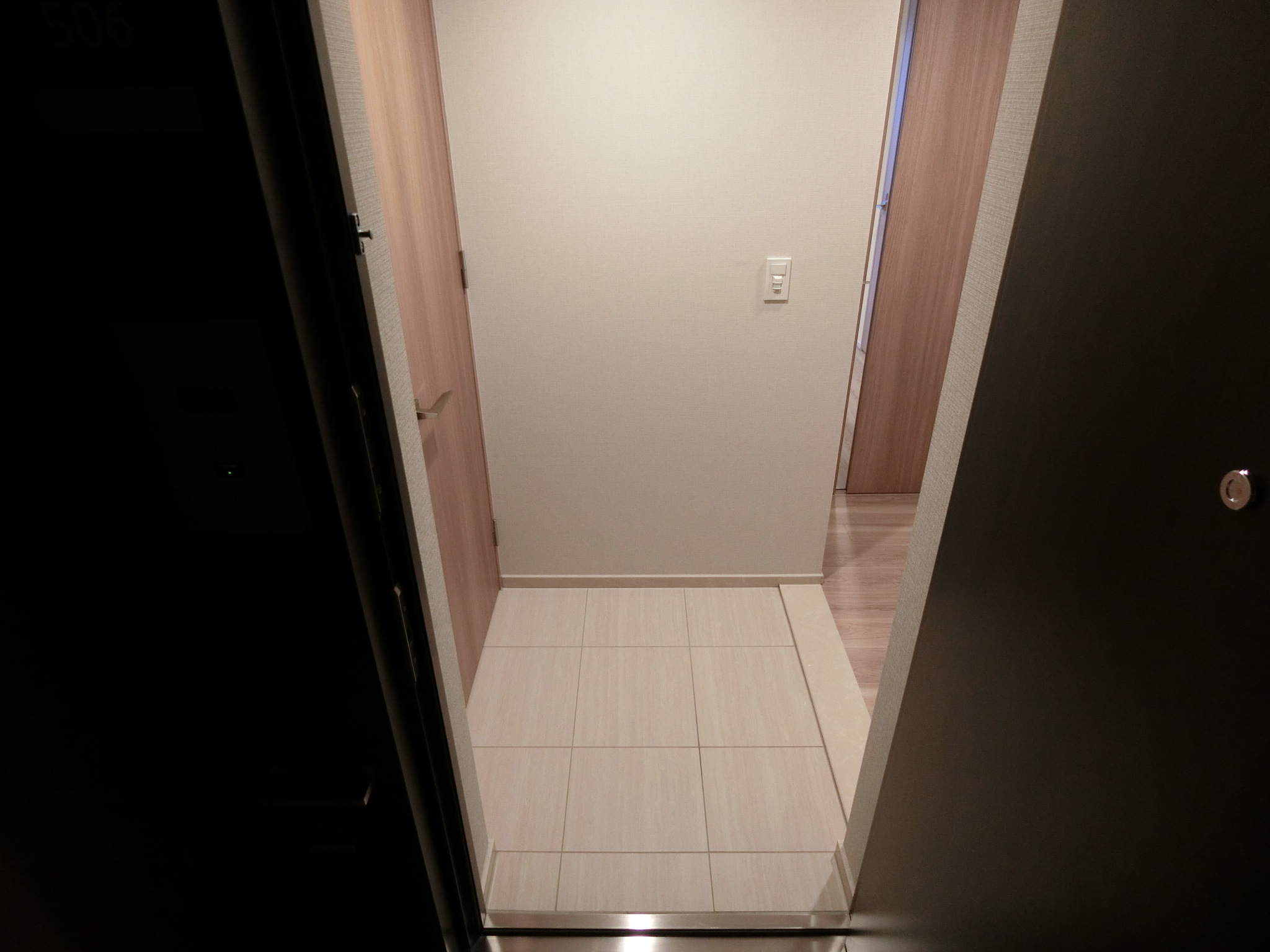 ブランズタワー大阪本町の玄関写真
