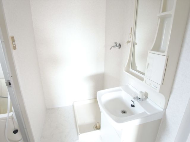 洗面設備　洗面・脱衣所。洗濯機室内置き