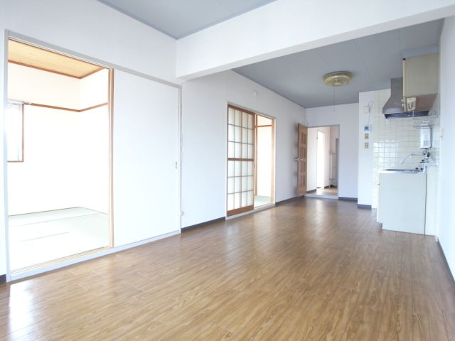 居室・リビング　明るく広いＬＤＫ