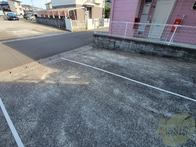 【仙台市宮城野区福室のアパートの駐車場】