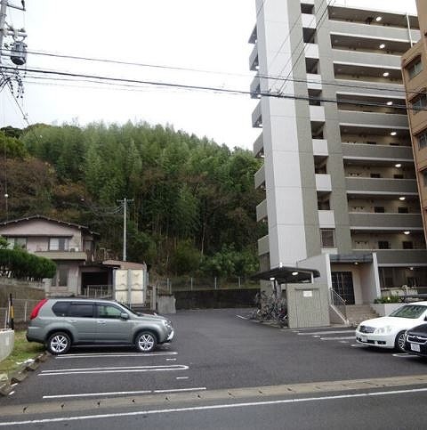 【東海市荒尾町のマンションの駐車場】