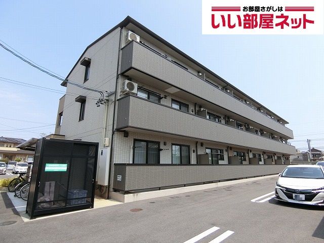 津市河芸町中別保のアパートの建物外観