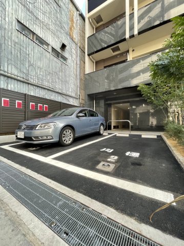 【大阪市浪速区塩草のマンションの駐車場】