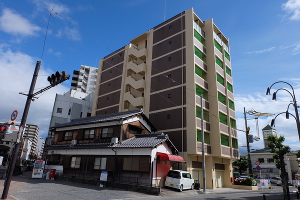 守山市守山のマンションの建物外観