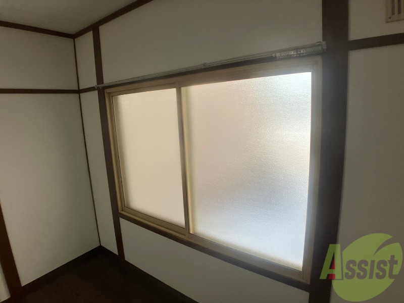 バルコニー　窓が大きいので風の通りが良さそうですね！！