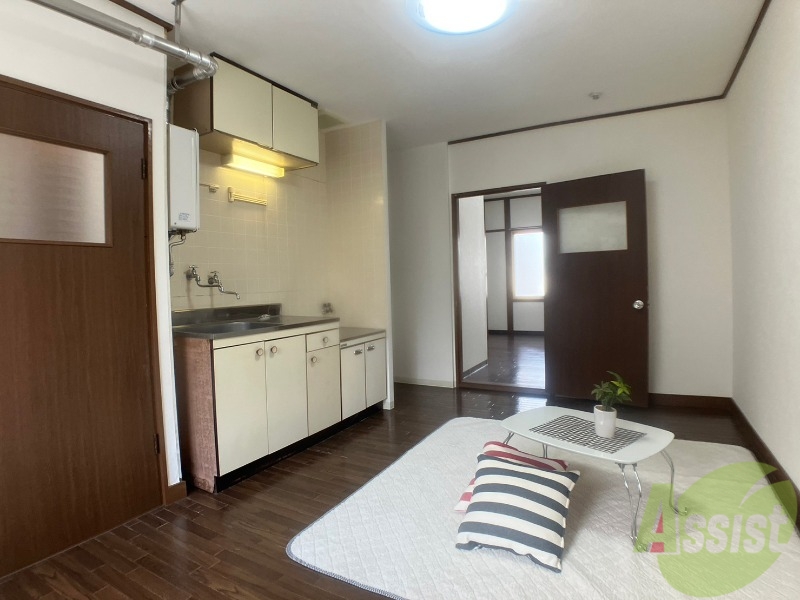 居室・リビング　リビングです。戸を開けるとより開放的ですね。