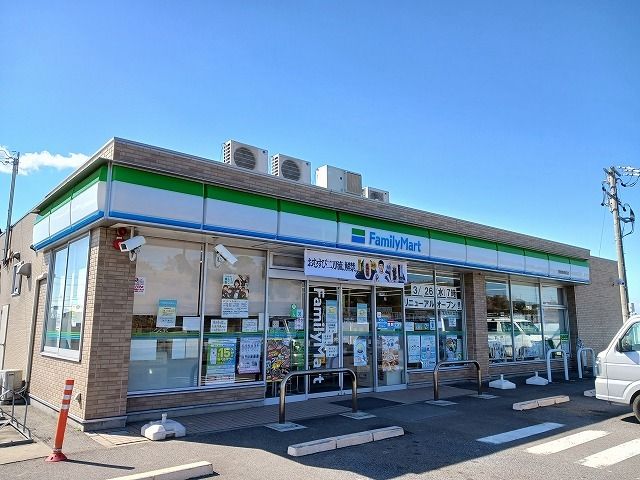 コンビニ　ファミリーマート常滑若松町店（コンビニ）まで666m