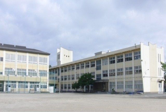 【エスターテの小学校】