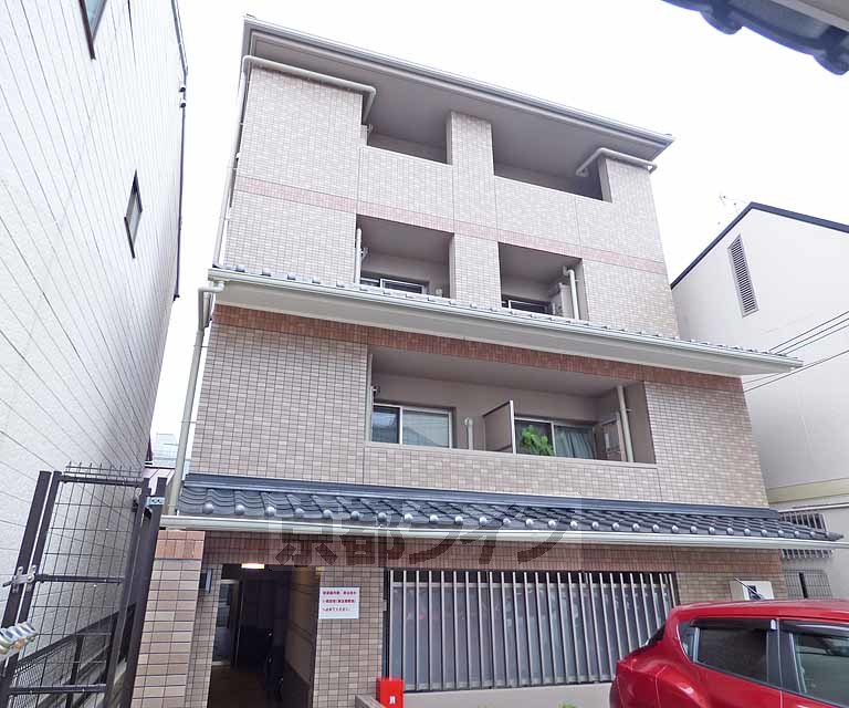 京都市上京区北蟹屋町のマンションの建物外観