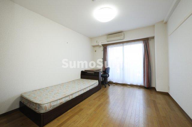 居室・リビング　こちらのリビングで趣味の時間をお楽しみください