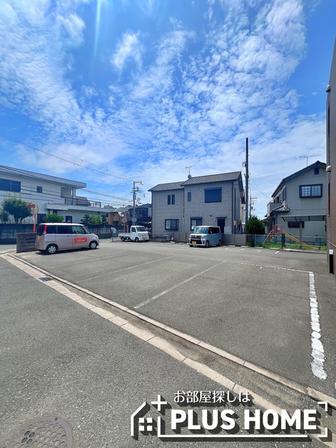 【和歌山市三葛のマンションの駐車場】