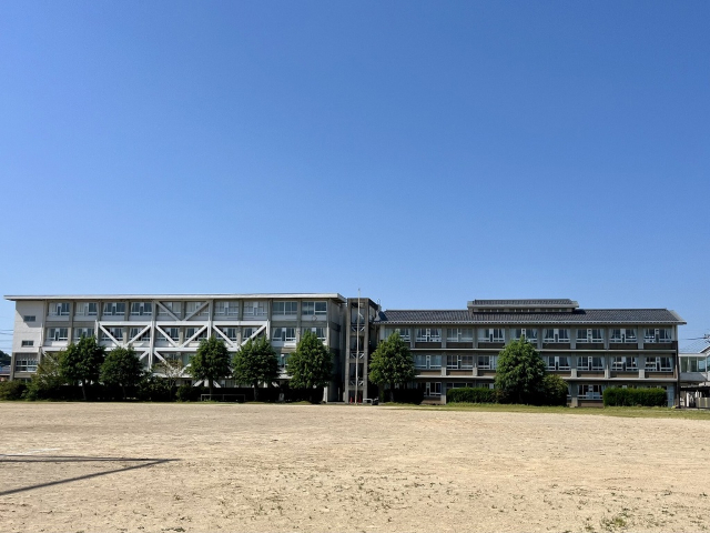 【ハピネスタウン豊山の中学校】