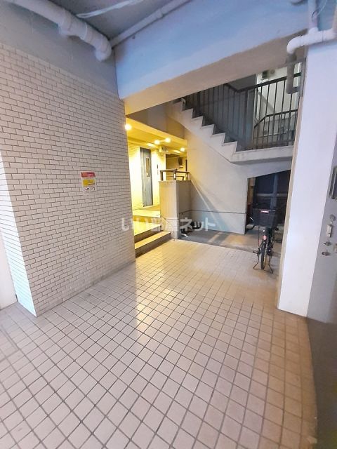 【百間町グランドマンションのエントランス】