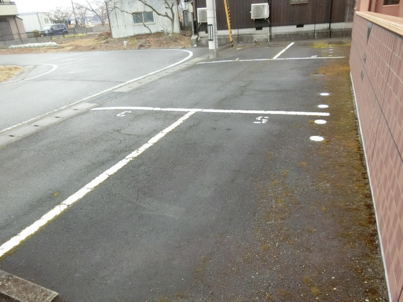 【小野市黒川町のアパートの駐車場】