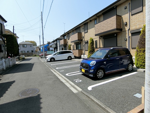 【ロジュマントヨキの駐車場】