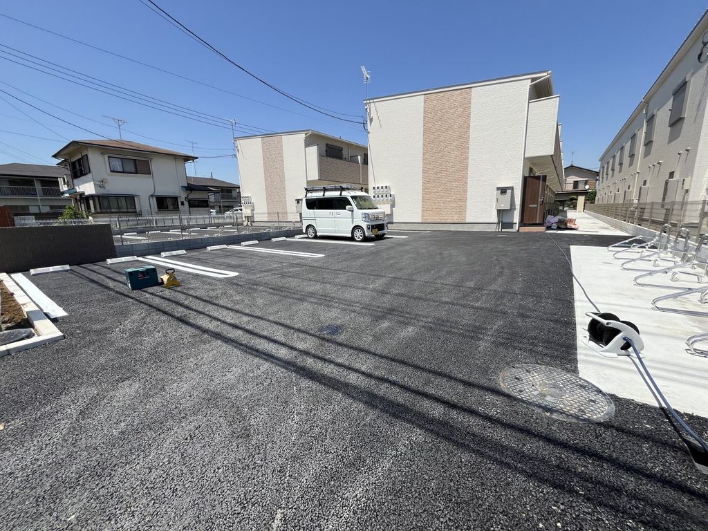 【春日部市八丁目のアパートの駐車場】