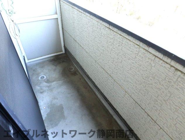 【静岡市駿河区大谷のアパートのバルコニー】