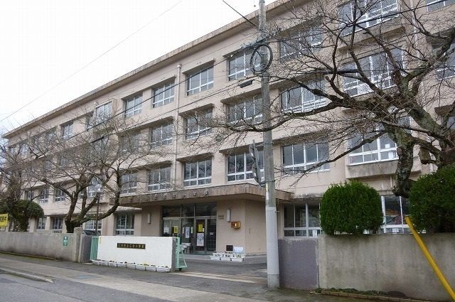 【エスパス　ド　コンフォー　Ｂの小学校】