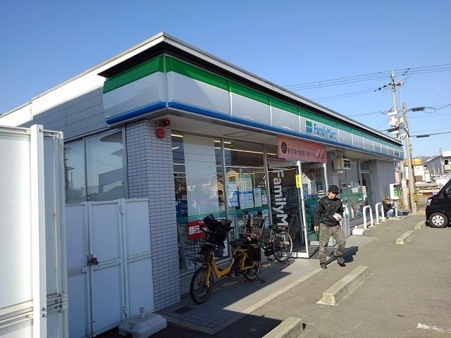 コンビニ　ファミリーマート水道路店様（コンビニ）まで250m