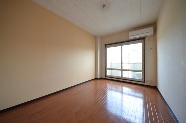 居室・リビング　★大きな窓が、お部屋を明るくしてくれます★