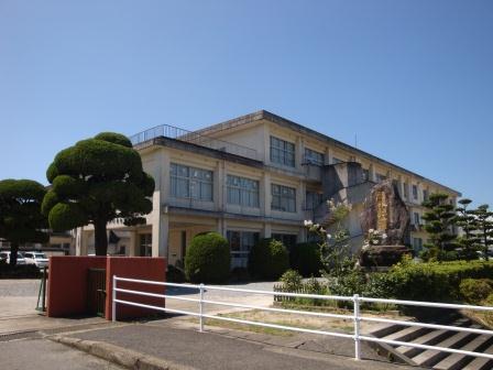 小学校　諫早市立みはる台小学校（小学校）まで858m