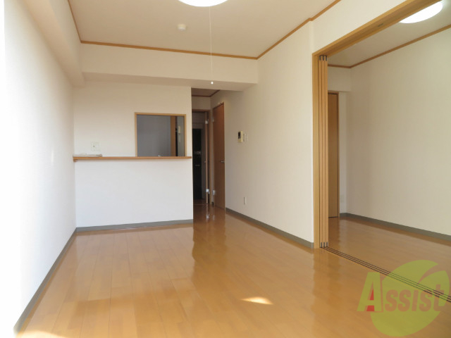 居室・リビング　４．１帖の洋室です。広々としていて良いですね。