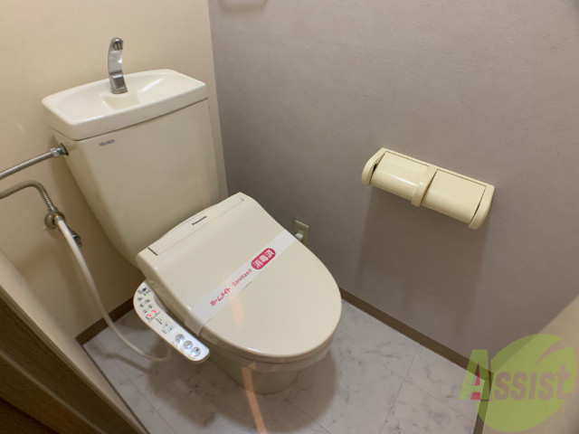 トイレ　トイレとお風呂が別なので清潔に使えて嬉しいですね。