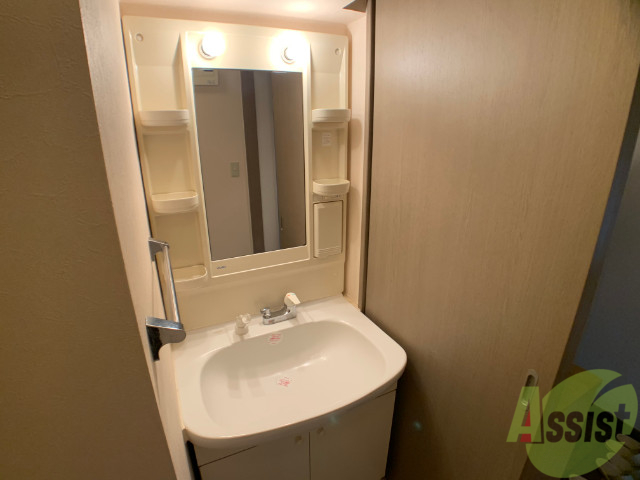 洗面設備　洗面台は独立しています。朝の身支度はこちらでどうぞ～