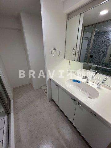 洗面設備　【グランシス天満橋】明るい洗面所です