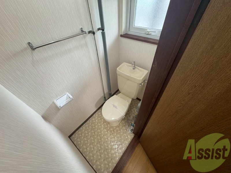 トイレ　こちらはトイレです。清潔感があり、安心して使用できます。