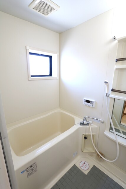 バス・シャワールーム　☆冷めても安心な追焚機能付バス☆