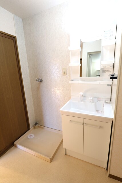 洗面設備　☆便利なシャワー付独立洗面台☆