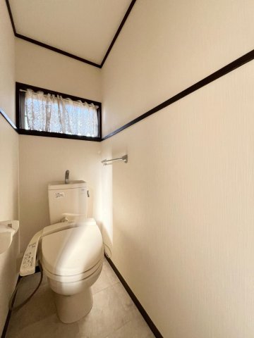 トイレ　トイレはウォシュレット付き