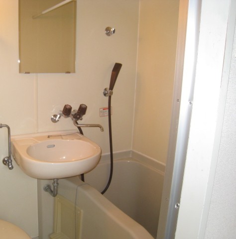 洗面設備　同物件、別号室のものです。