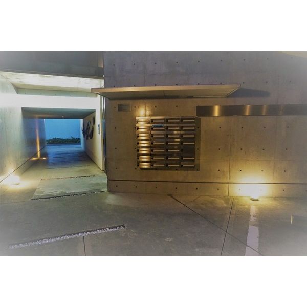 エントランス　メールボックス