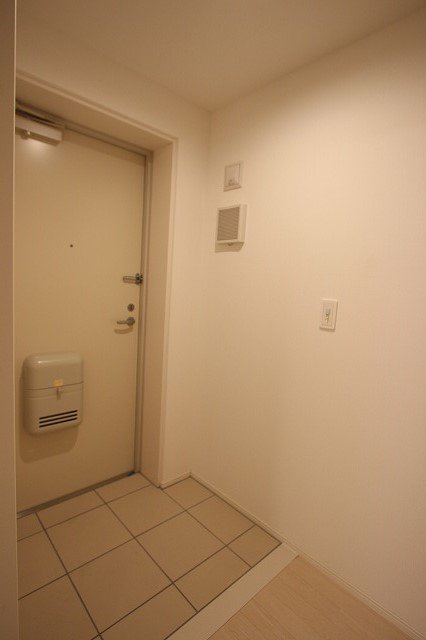 玄関　同物件、別号室のものです。