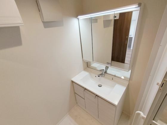 洗面設備　身支度に重宝するシャンプードレッサー！