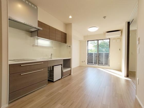 居室・リビング　バルコニーに面したリビング♪